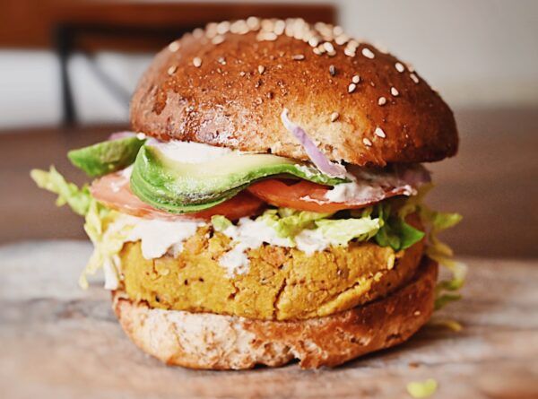 HAMBURGUESAS DE ZANAHORIA Y GARBANZOS CON SÉSAMO